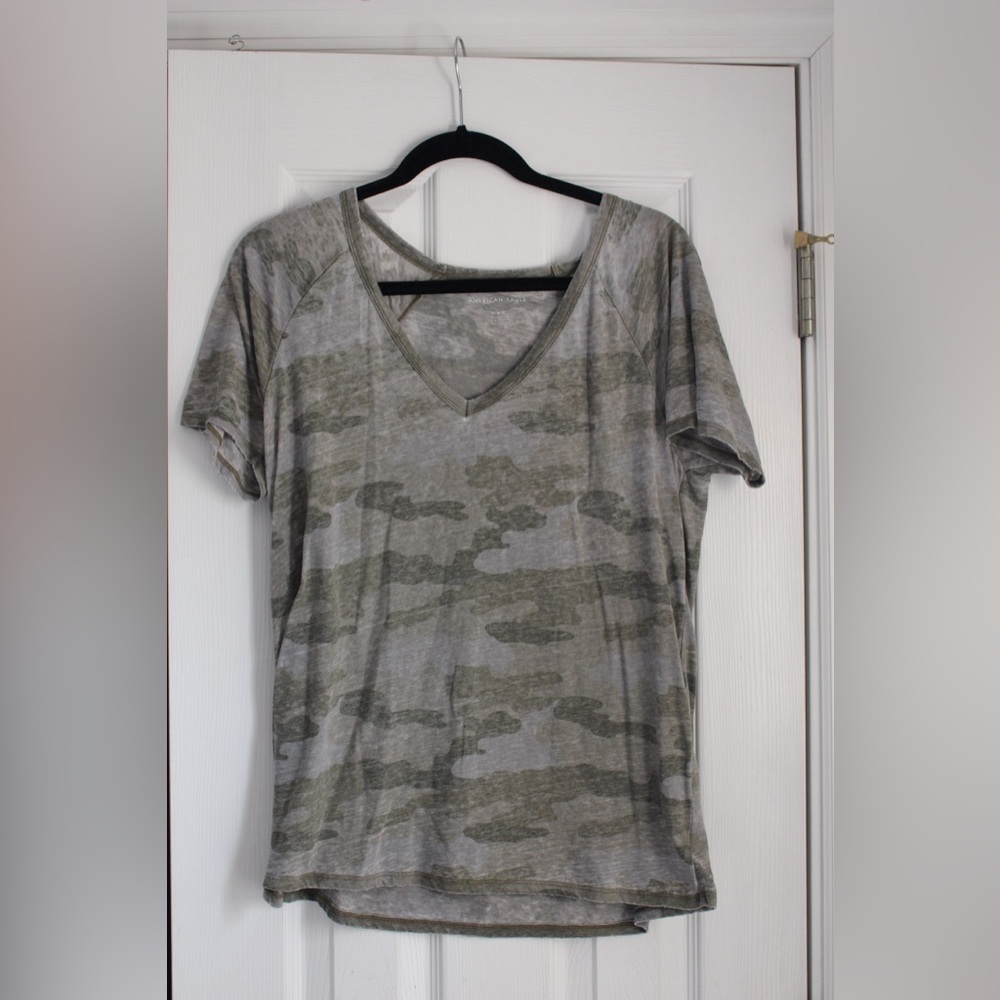 American Eagle Outfitters Olive & Gray Camo V-Neck Tee